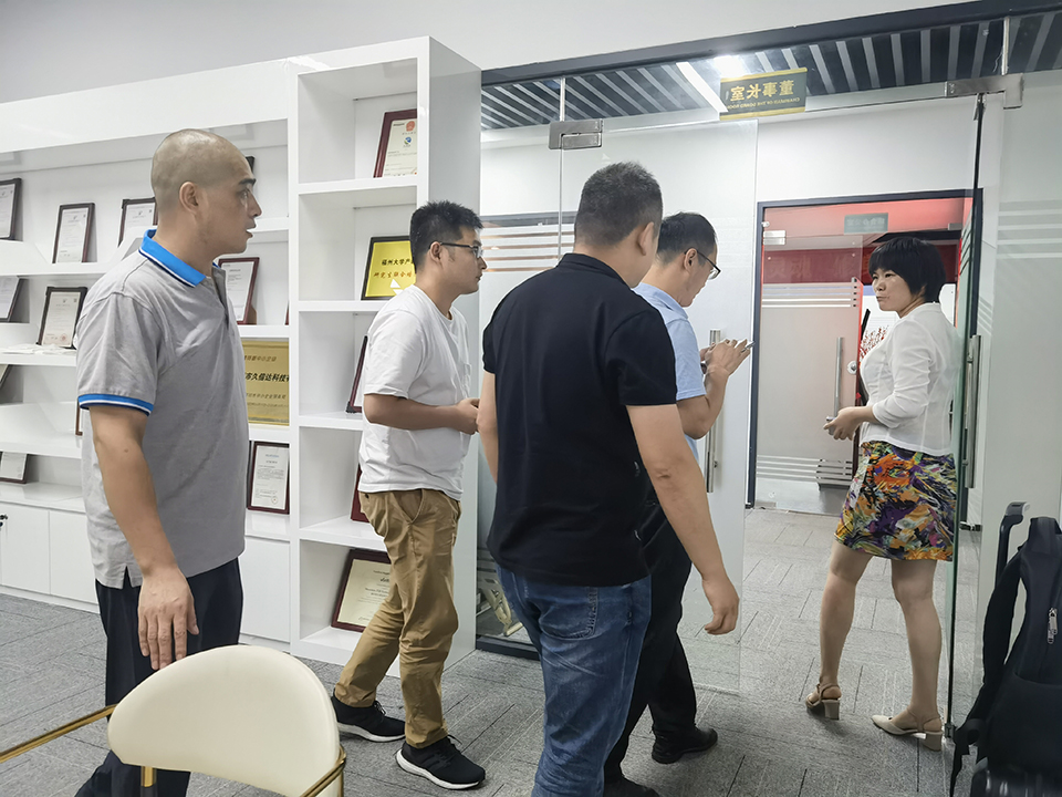 久信達歡迎添可智能看廠，為您帶來環(huán)保包裝解決方案(圖2)